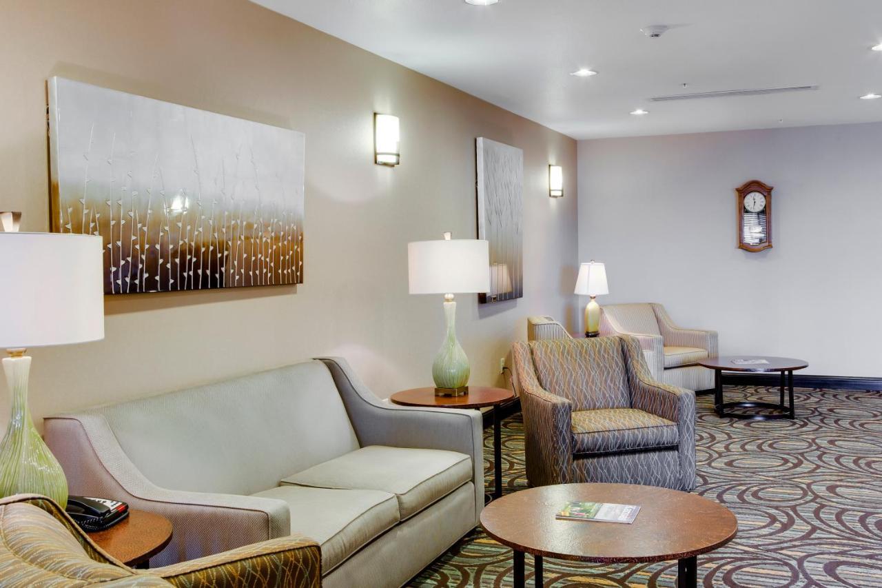Holiday Inn Express & Suites Nevada By Ihg Экстерьер фото
