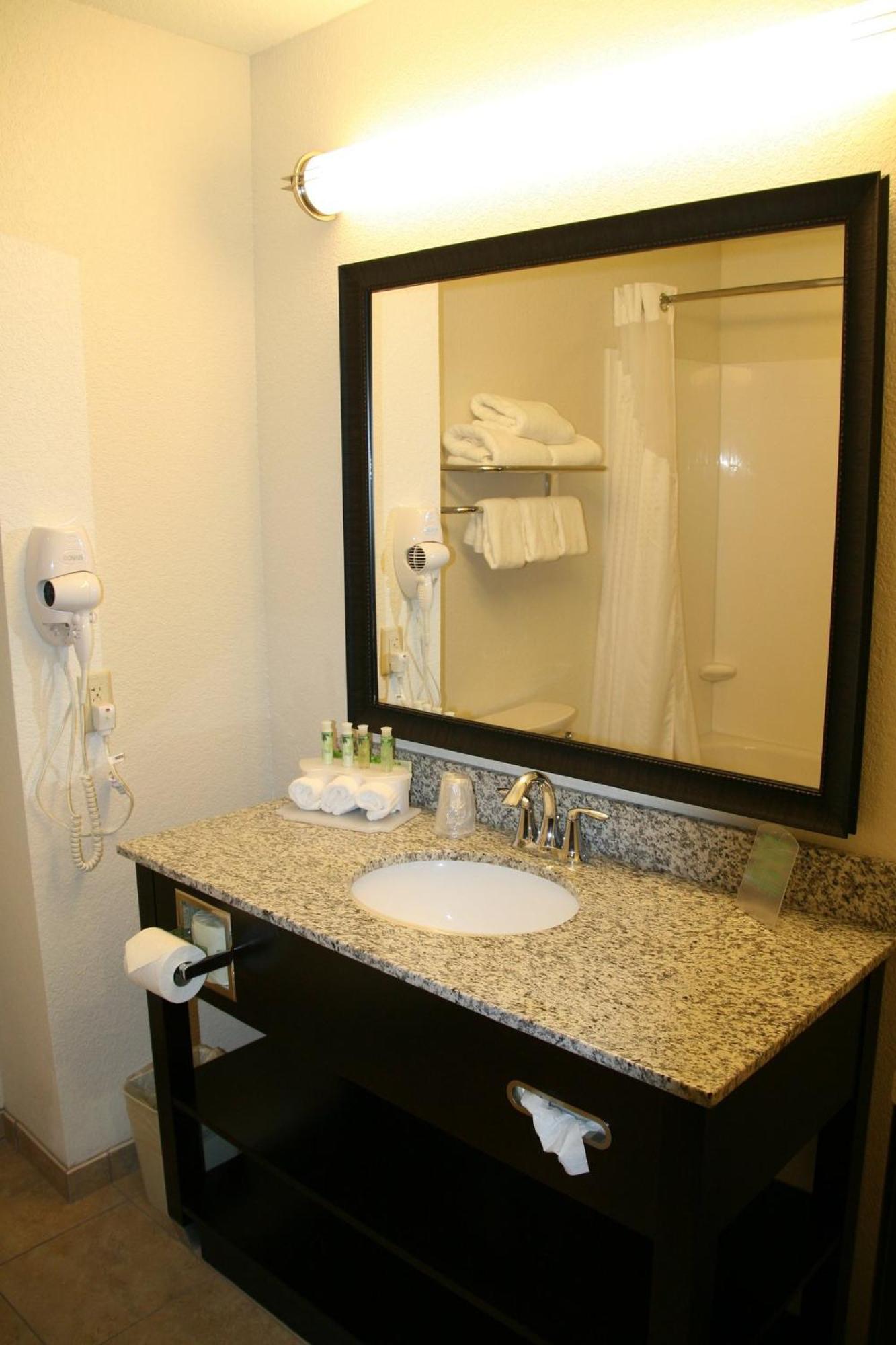 Holiday Inn Express & Suites Nevada By Ihg Экстерьер фото