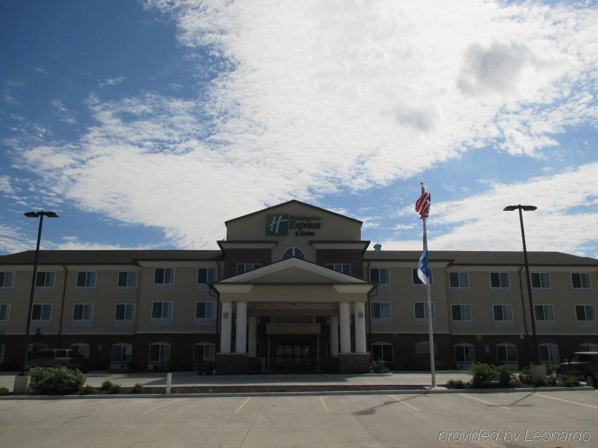 Holiday Inn Express & Suites Nevada By Ihg Экстерьер фото