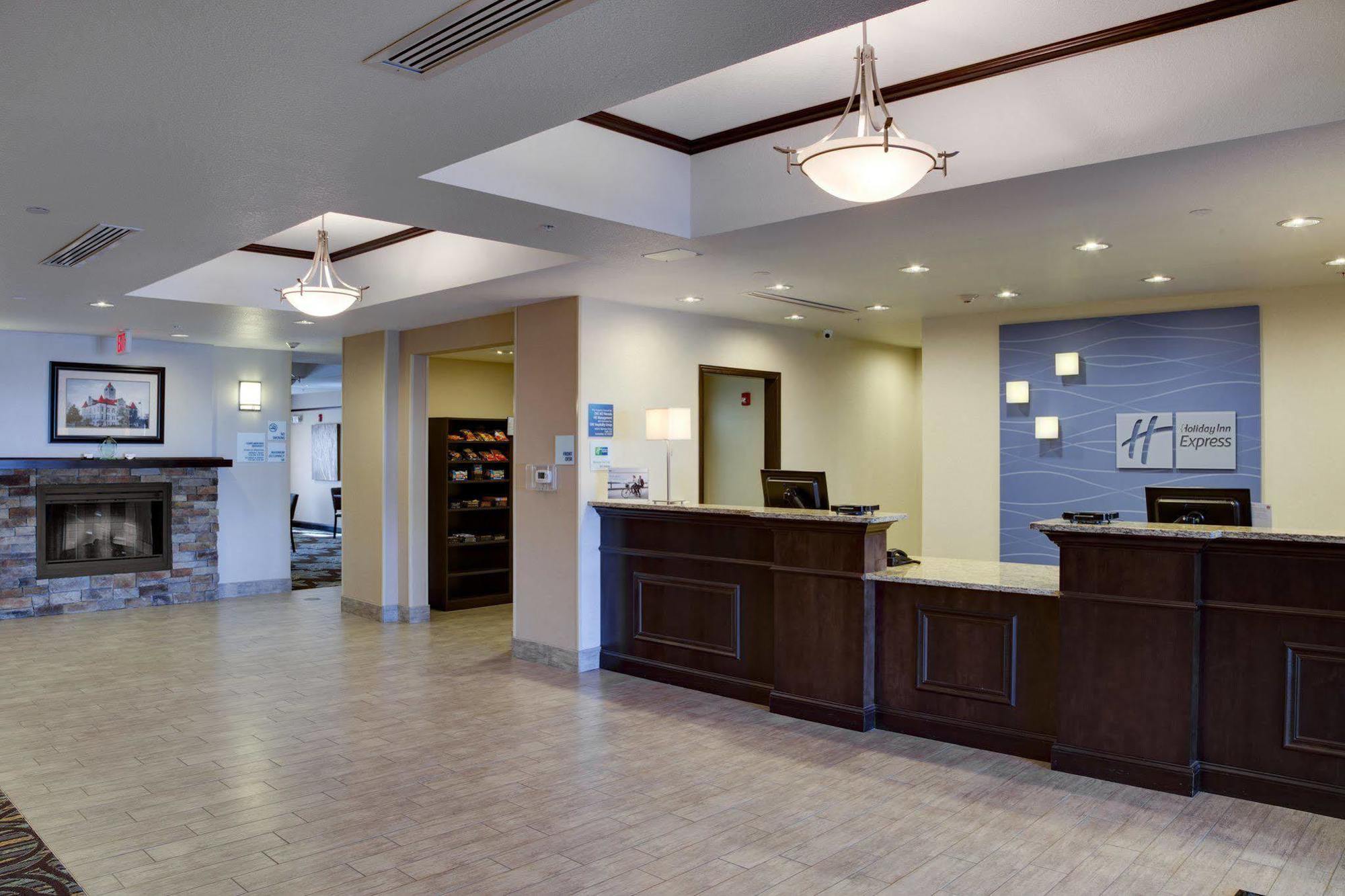 Holiday Inn Express & Suites Nevada By Ihg Экстерьер фото