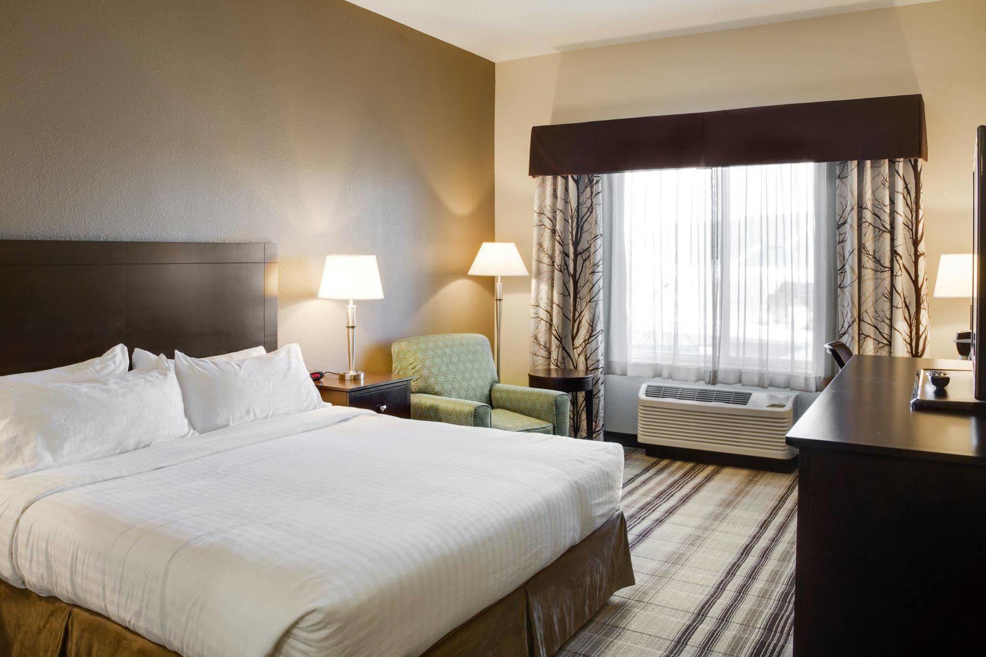 Holiday Inn Express & Suites Nevada By Ihg Экстерьер фото