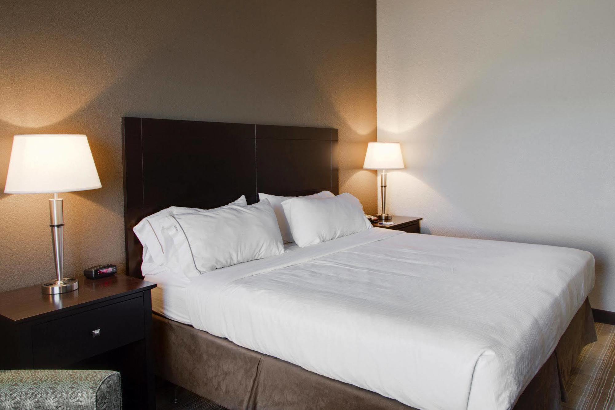 Holiday Inn Express & Suites Nevada By Ihg Экстерьер фото